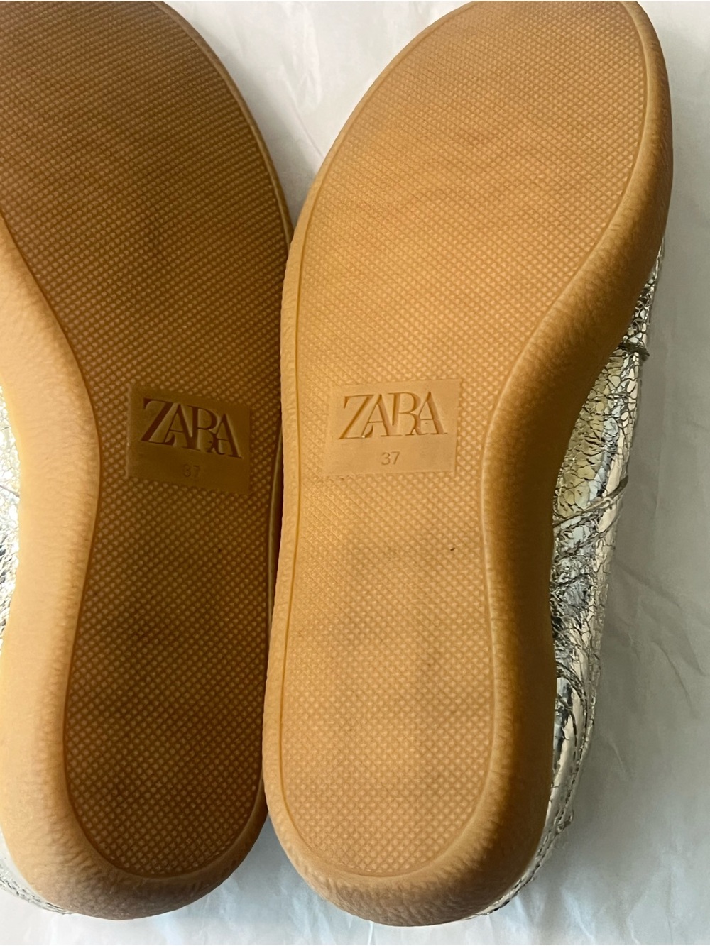 Zara Cracked Metallic Gold Sneakers with Cream Laces - Picture 14 of 15